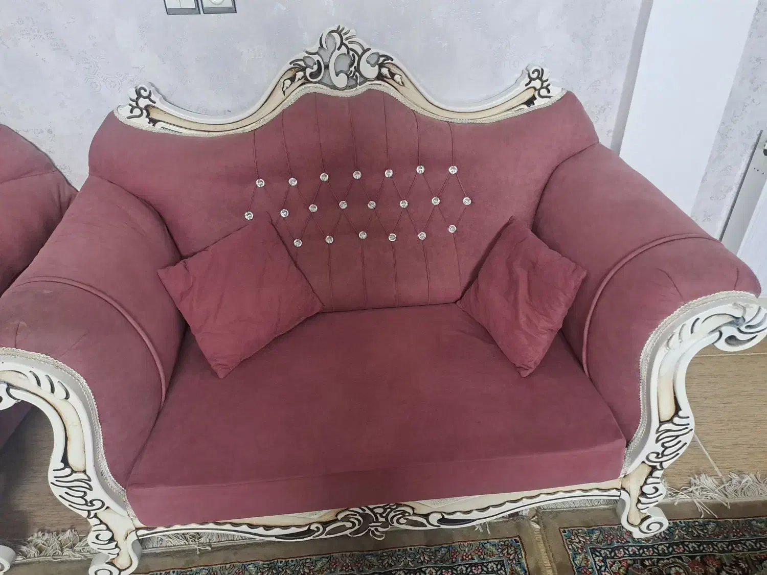 فروش یک دست مبل ۹ نفره کلاسیک با میز عسلی|مبلمان خانگی و میز عسلی|زاهدان, |دیوار