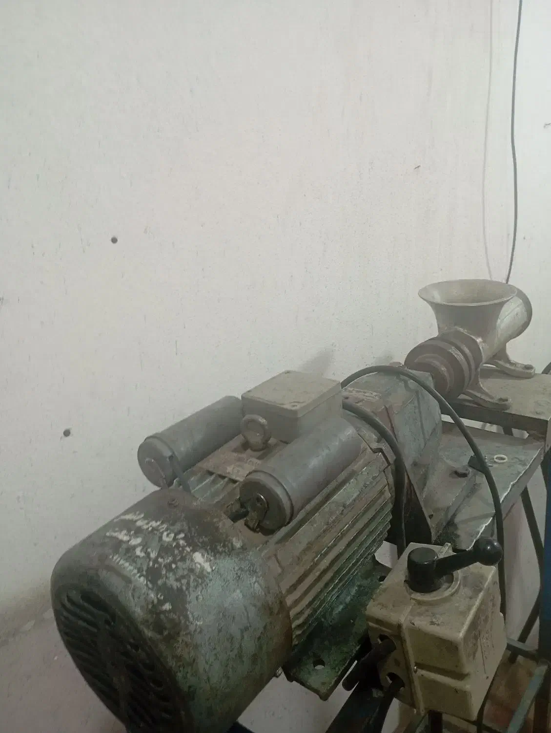 چرخ گوشت گیربکس 32|کافی‌شاپ و رستوران|کازرون, |دیوار