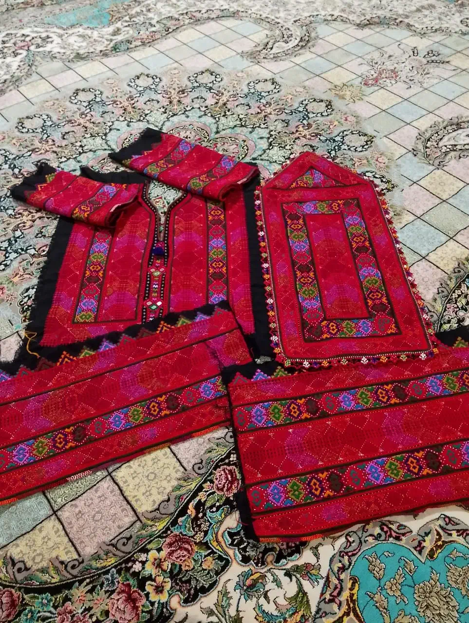 زیاستین|لباس|خاش, |دیوار