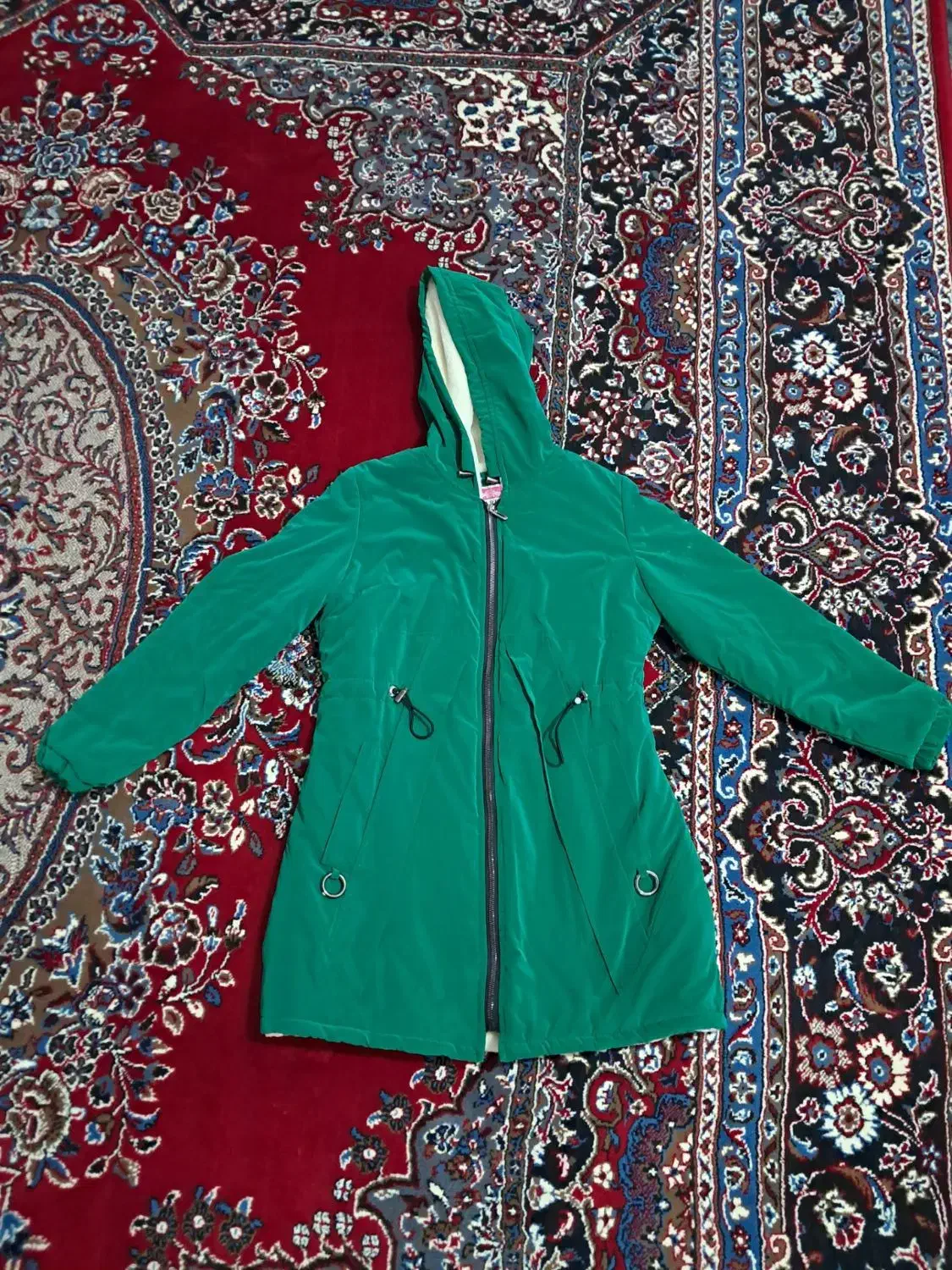 کاپشن|لباس|سلماس, |دیوار