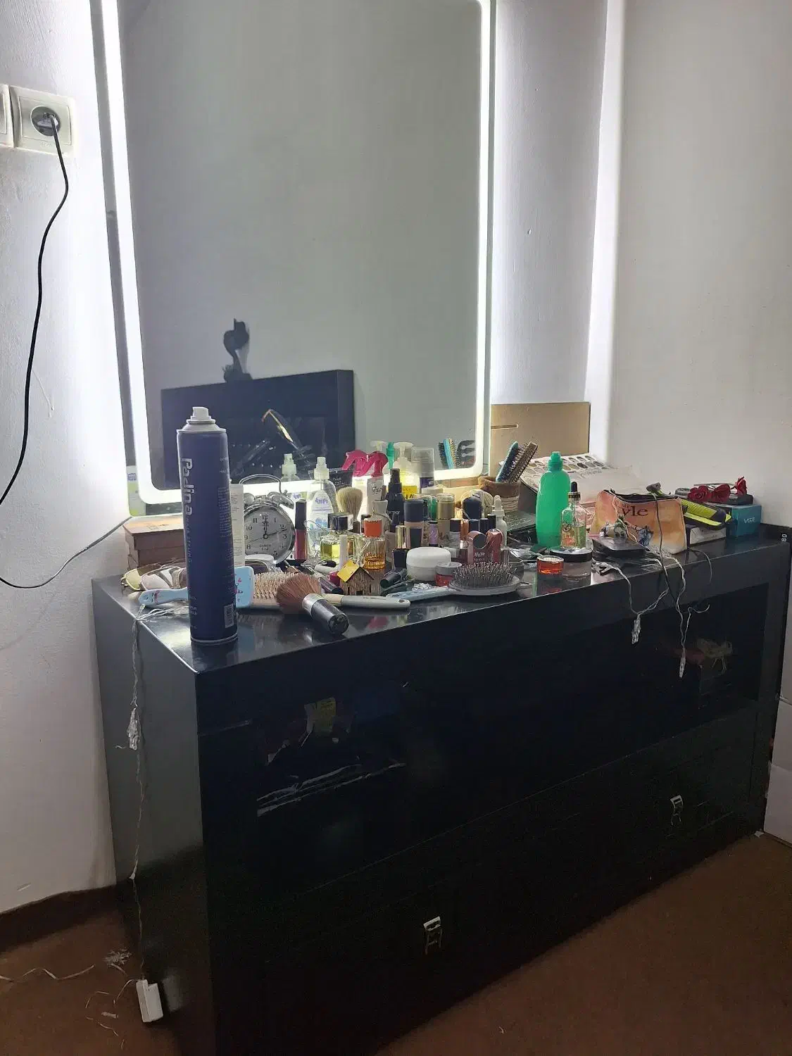 میز و آینه|آینه|مشهد, عامل|دیوار