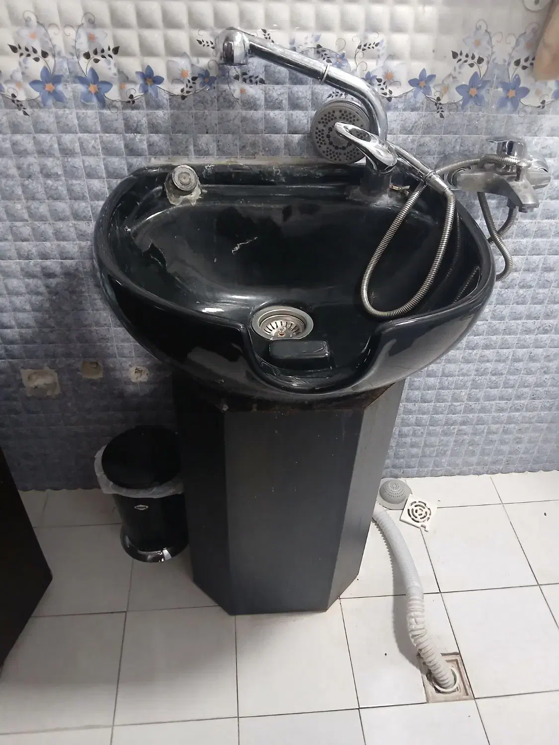 سرشور|آرایشگاه و سالن‌های زیبایی|ارومیه, |دیوار