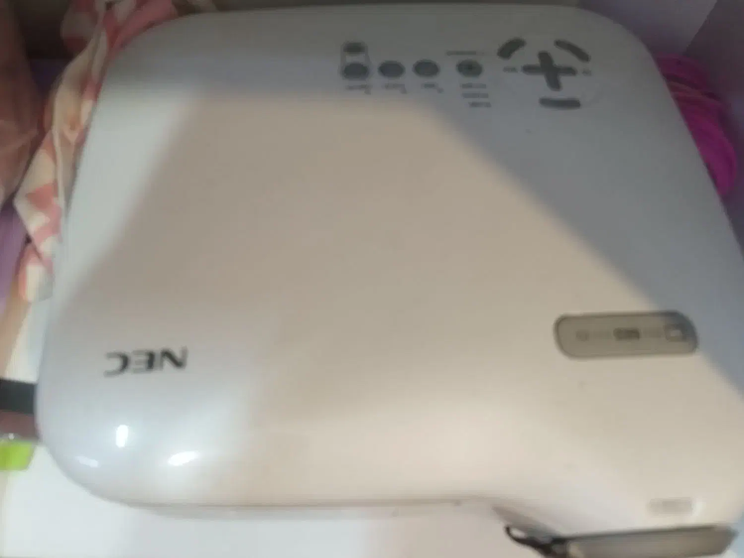 ویدئو پروژکتور|تلویزیون و پروژکتور|صدرا-فارس, فاز ۱|دیوار