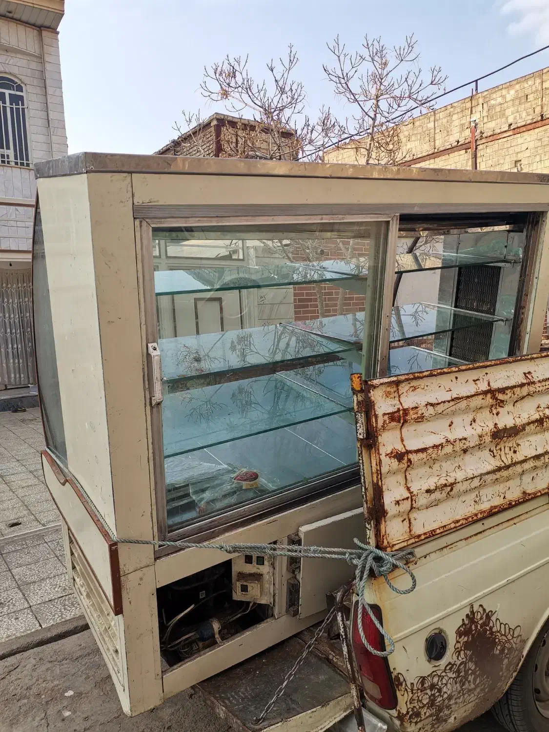 فروشنده خرید خریدار یخچال صندوقی ویترینی قدیمی|فروشگاه و مغازه|قم, باجک یک|دیوار