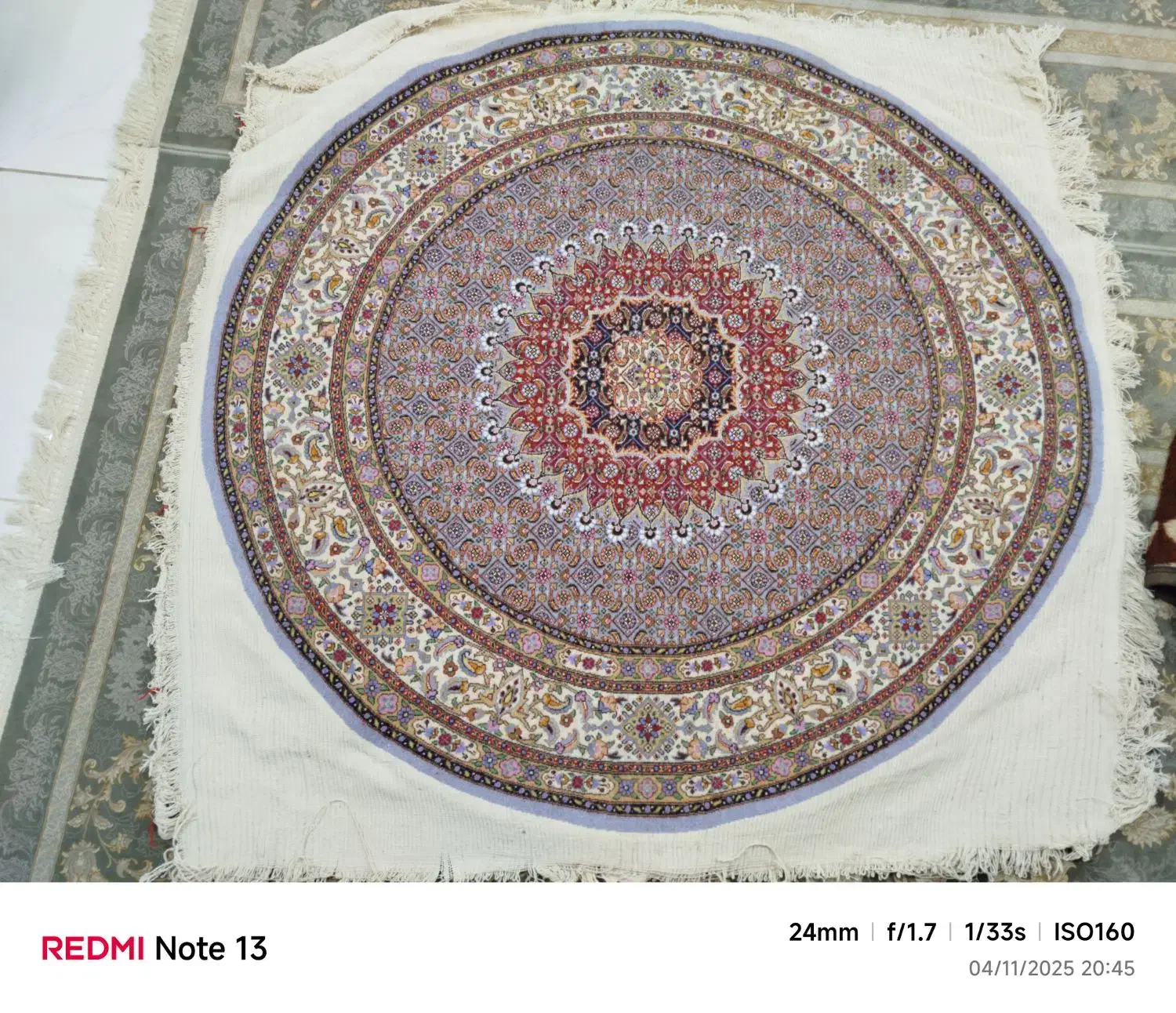 فرش دستبافت گرد 1.5*1.5گل ابریشم|فرش|بیرجند, |دیوار