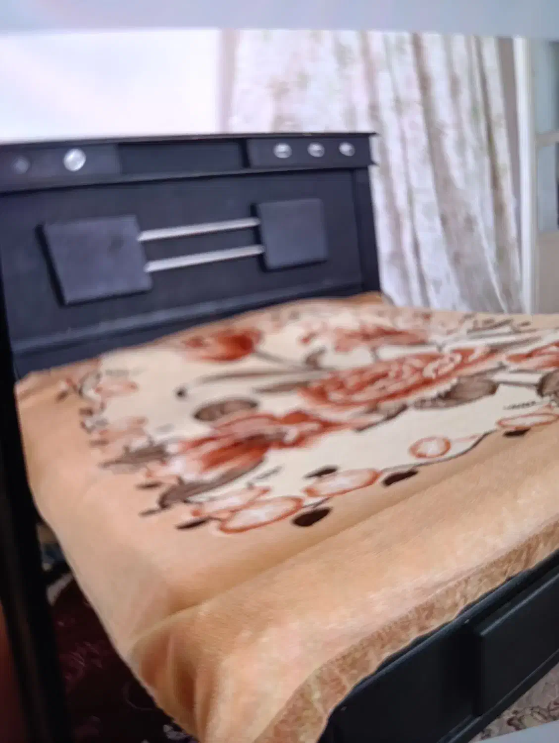 تخت خواب با پاتختی و آینه|تخت و سرویس خواب|بروجن, |دیوار