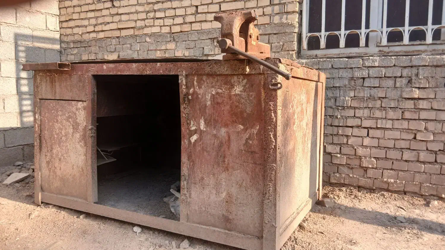 صندوق آهنی|ابزارآلات|کارون, |دیوار