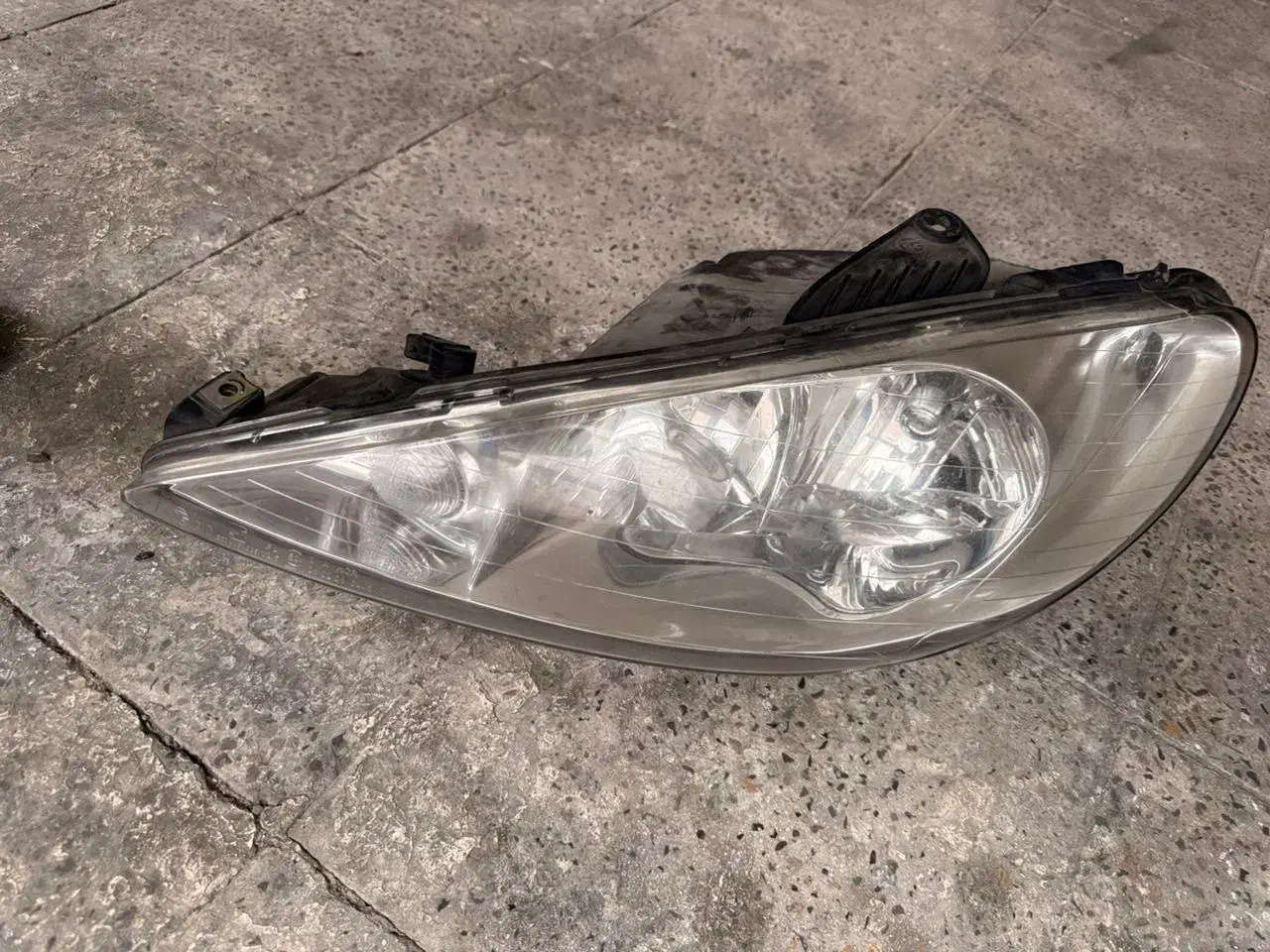 چراغ جلو ۲۰۶ تیپ ۵|قطعات یدکی و لوازم جانبی|تهران, جنتآباد جنوبی|دیوار