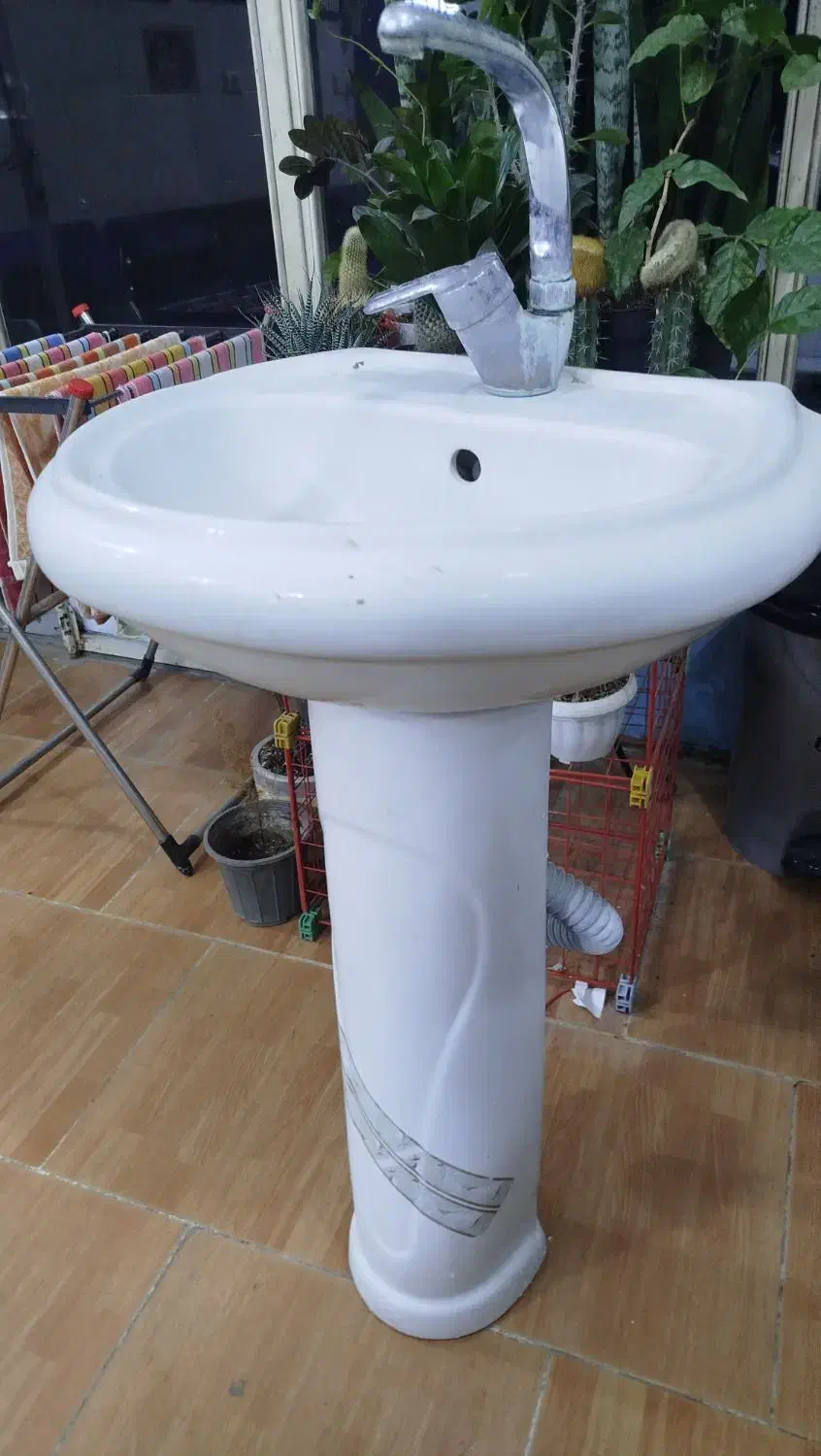 سنگ دستشویی همراه شیر اهرمی|لوازم سرویس بهداشتی|گرگان, |دیوار