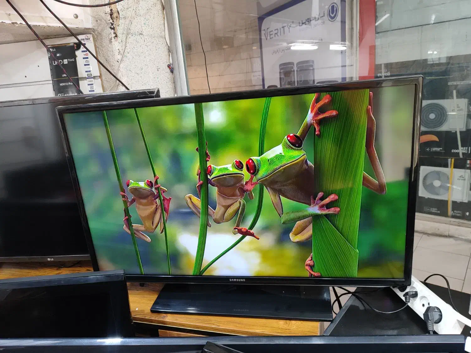 ال ای دی 40 سامسونگ در حد نو|تلویزیون و پروژکتور|شیراز, زند|دیوار