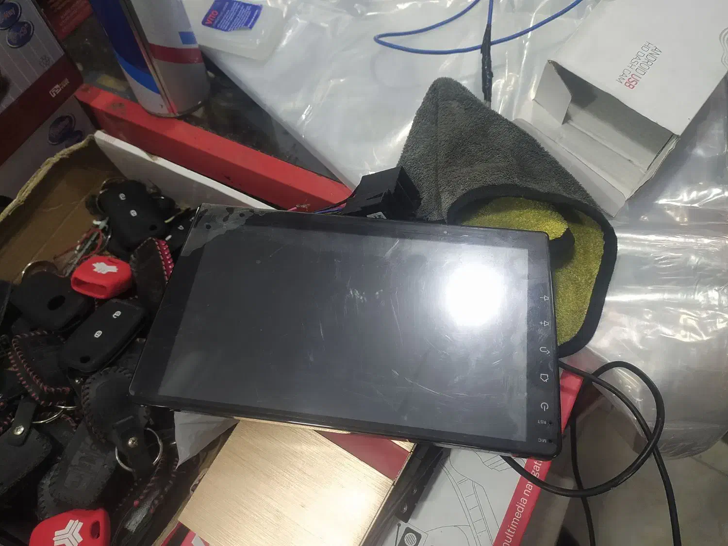 مانیتور با کیفیت فقط دوماه کار کرده|قطعات و لوازم جانبی رایانه|قشم, |دیوار