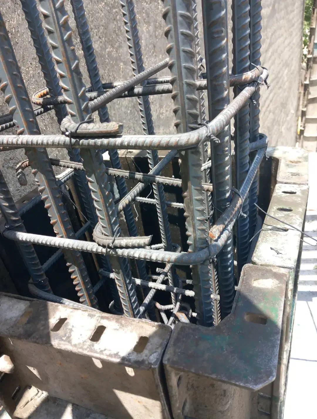 نیازمند تعدادی استاد کار آرماتوربند|استخدام معماری، عمران و ساختمانی|کرمانشاه, |دیوار