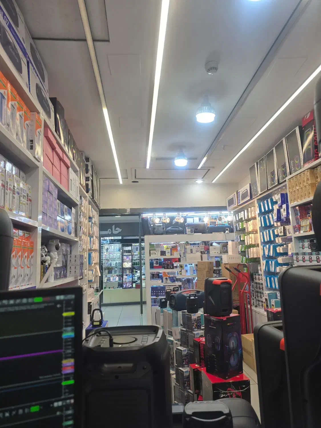 استخدام همکار ۱۰ تا ۹ شب|استخدام رایانه و فناوری اطلاعات|تهران, فردوسی|دیوار