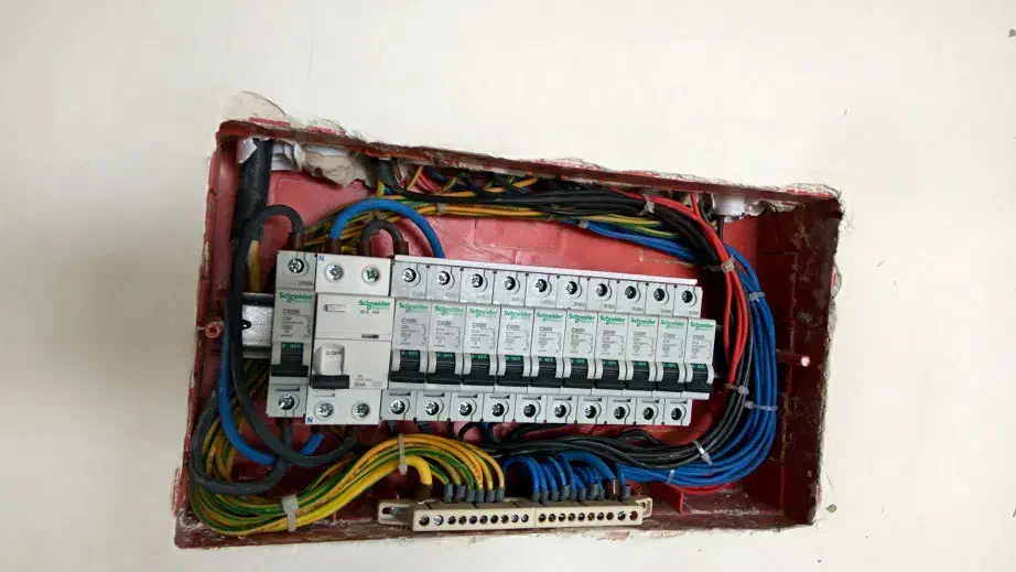 برقکار|خدمات پیشه و مهارت|پرند, فاز ۴|دیوار