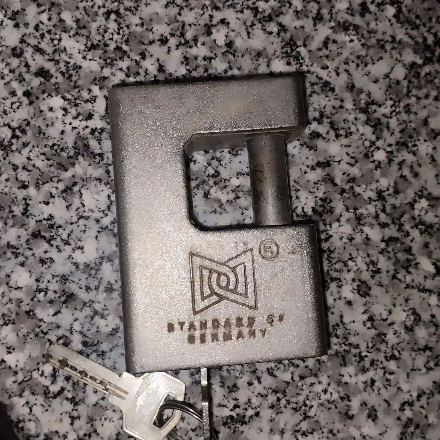 قفل گیرا اصلی|ابزارآلات|کرباسک, |دیوار