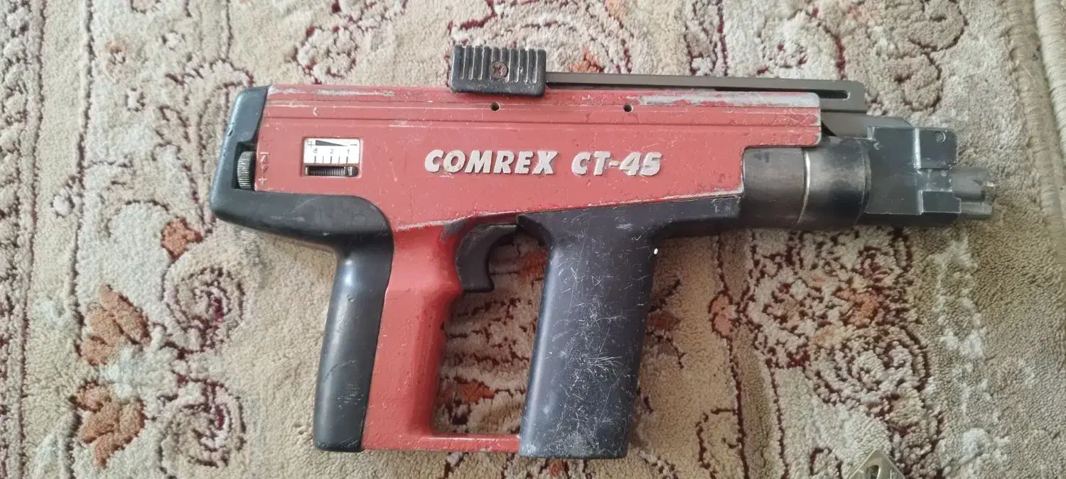 تفنگ هیلتی|ابزارآلات|شیراز, کوشک میدان|دیوار