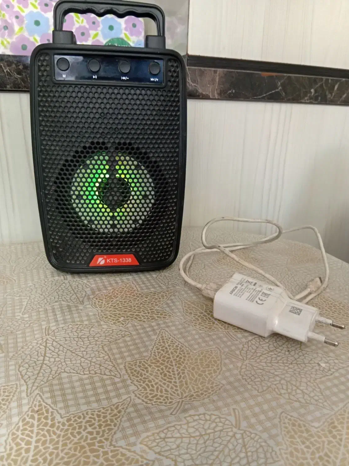 اسپیکر  فلش خور|پخش‌کننده همراه|میانه, |دیوار