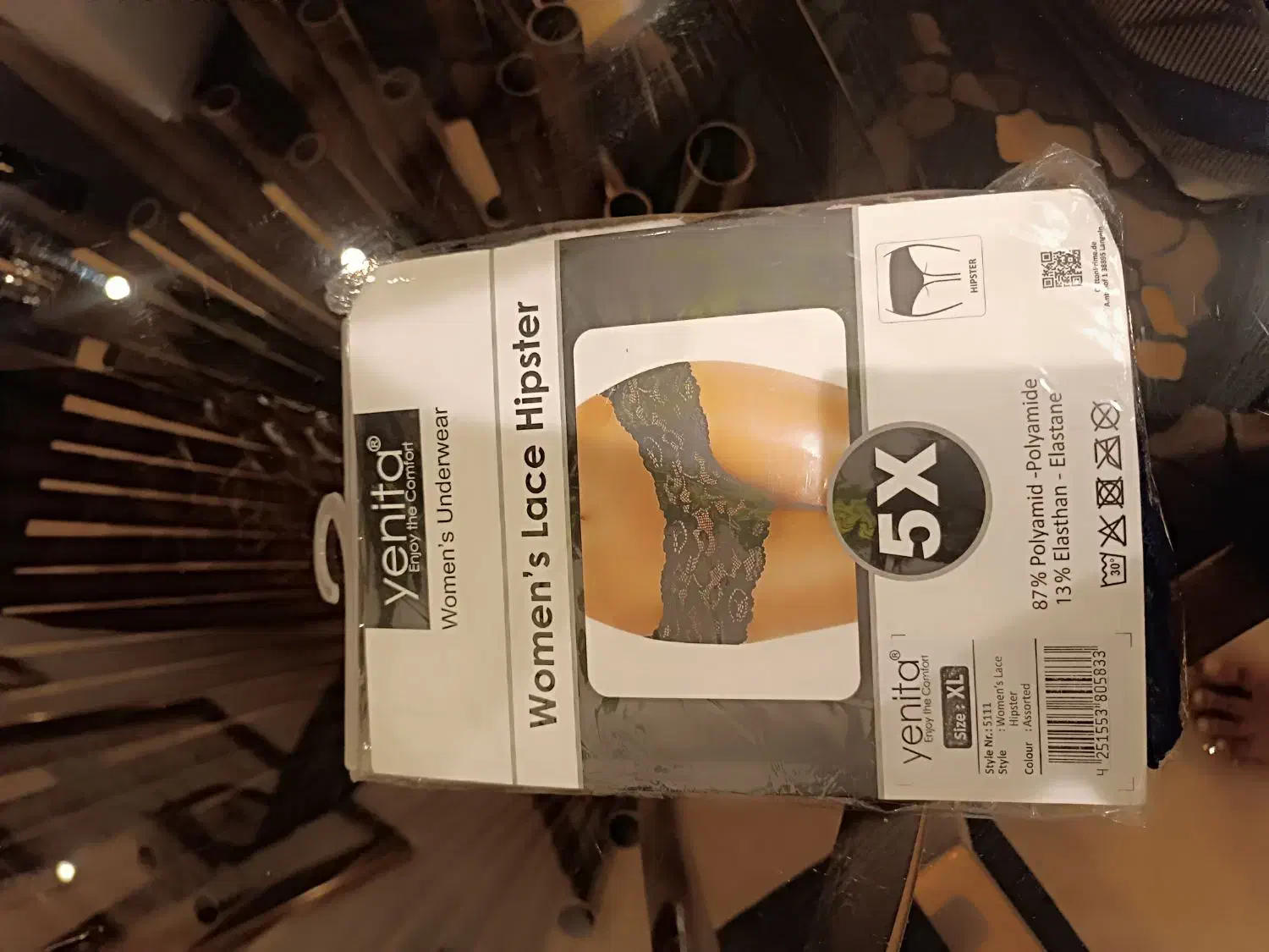 لباس زیر زنانه|لباس|پردیس, فاز ۱|دیوار