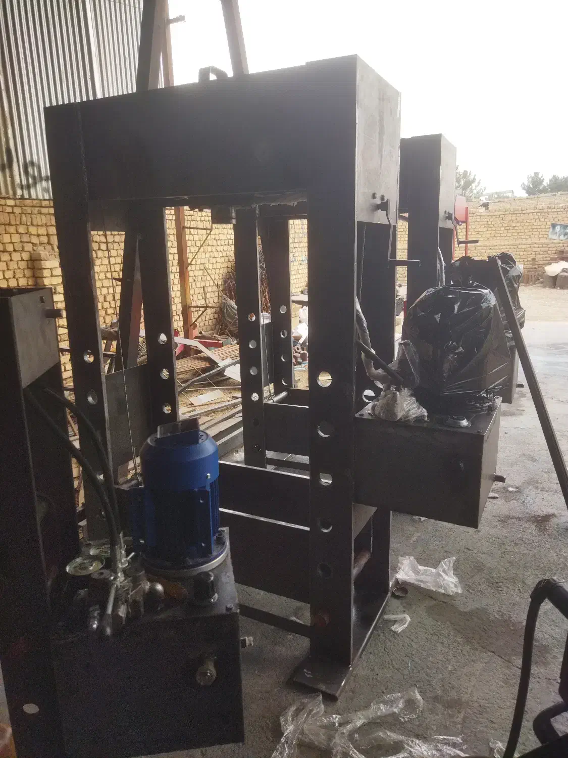 تولید پرس های هیدرولیک دستی وبرقی|ماشین‌آلات صنعتی|اصفهان, هوانیروز|دیوار