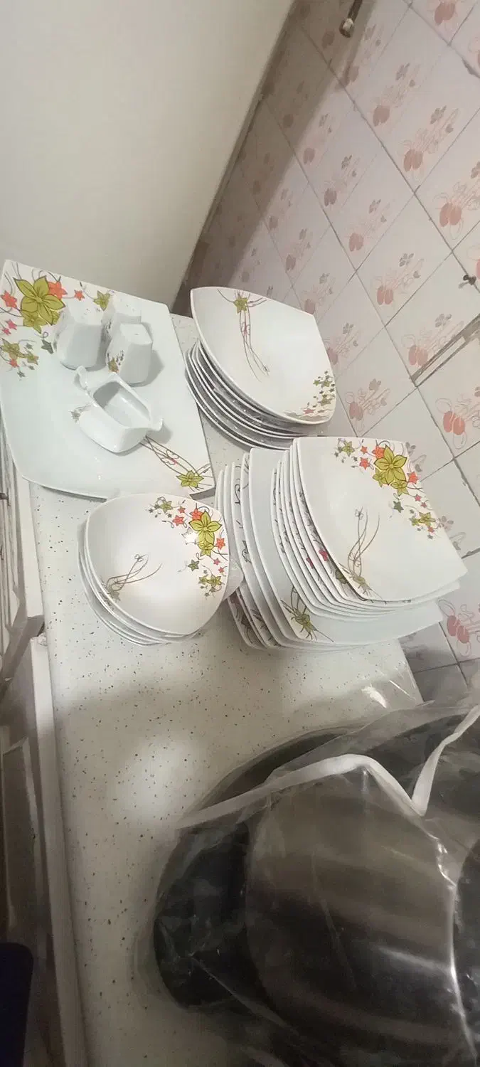 جینی ۱۲نفره|ظروف سرو و پذیرایی|ساوه, |دیوار