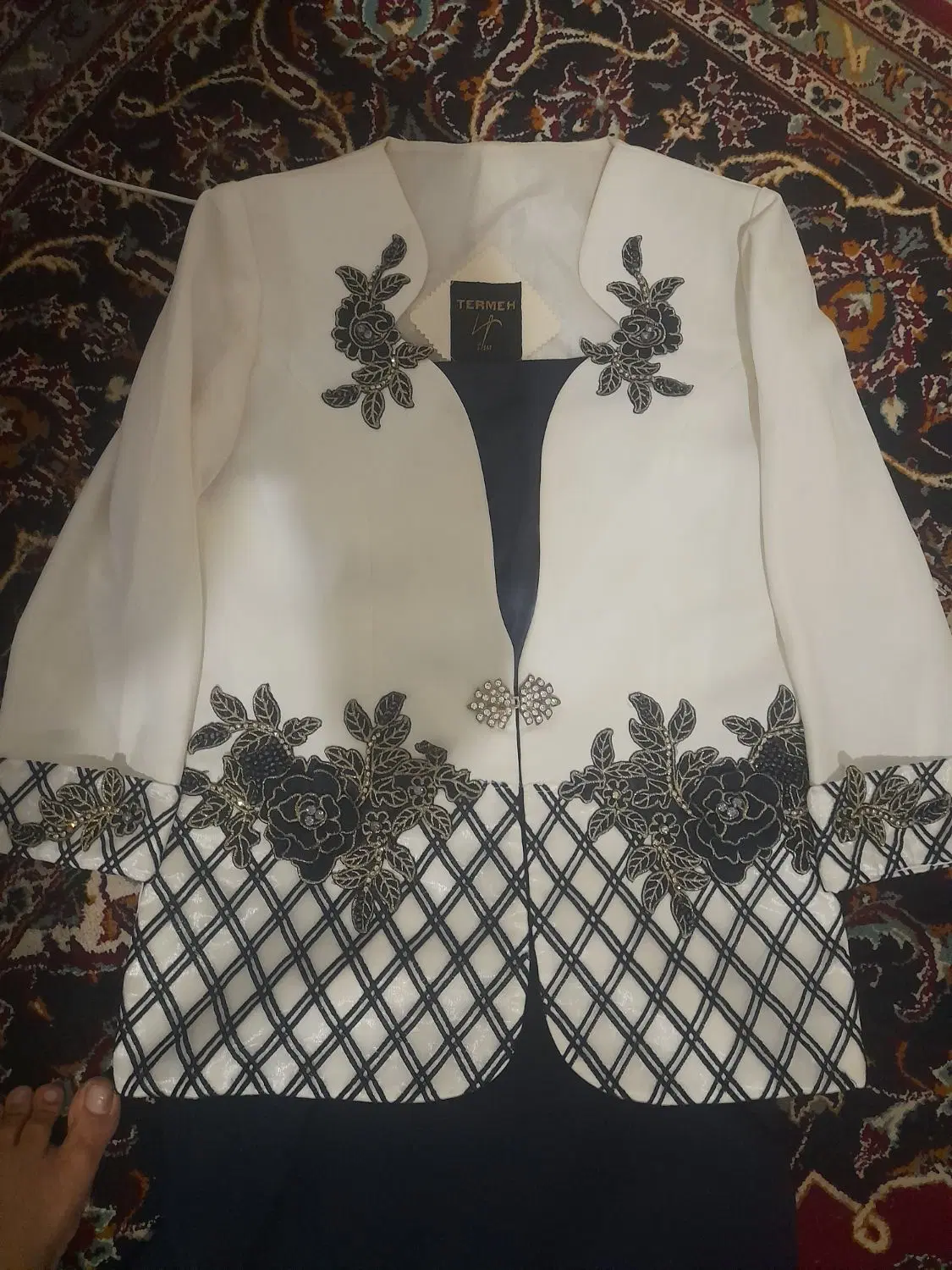 کت دامن|لباس|مشهد, هفت تیر (نه دره)|دیوار