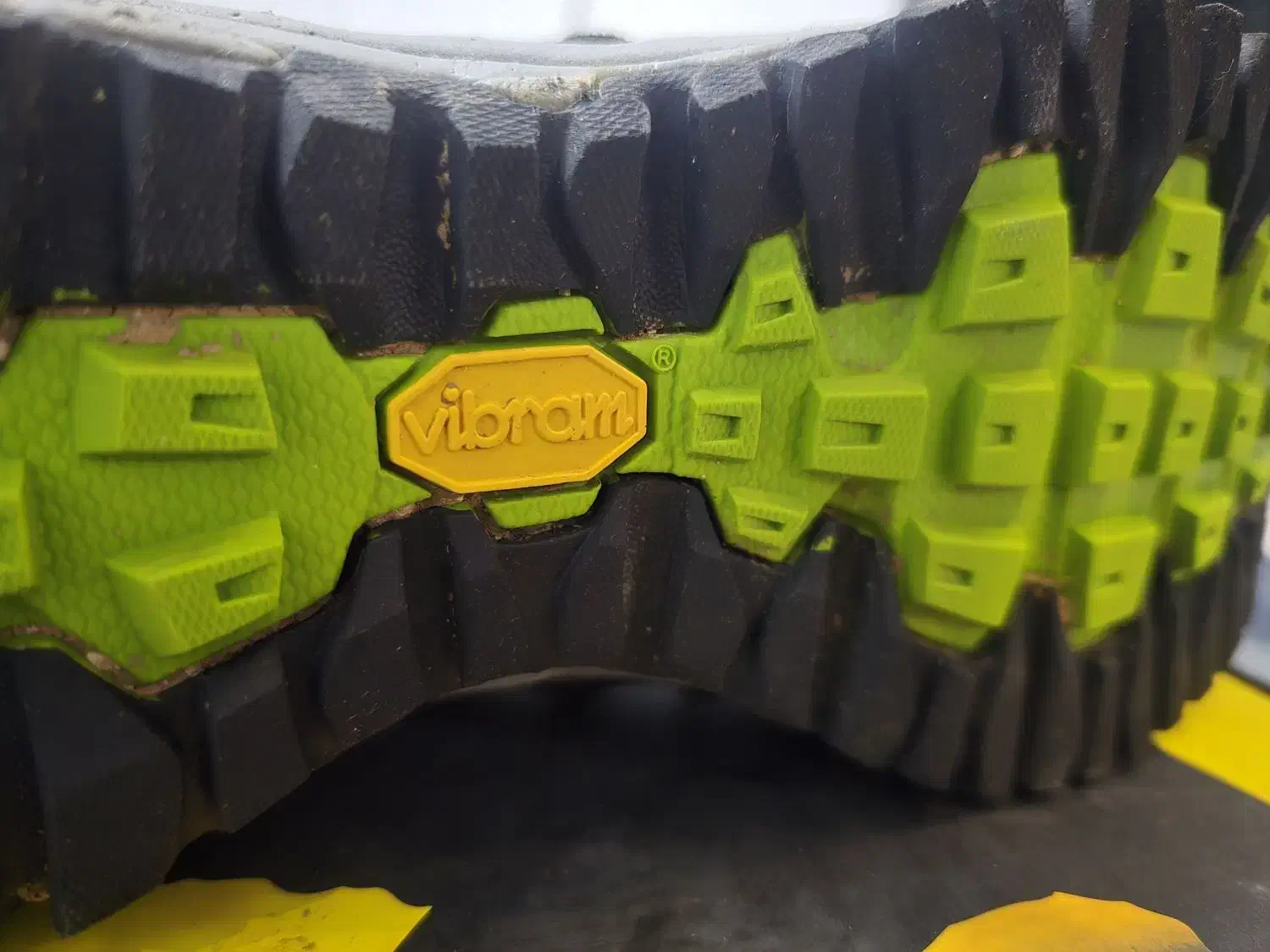 کفش کوه لاوان مدل اِج دخترانه|کوهنوردی و کمپینگ|تهران, آشتیانی|دیوار