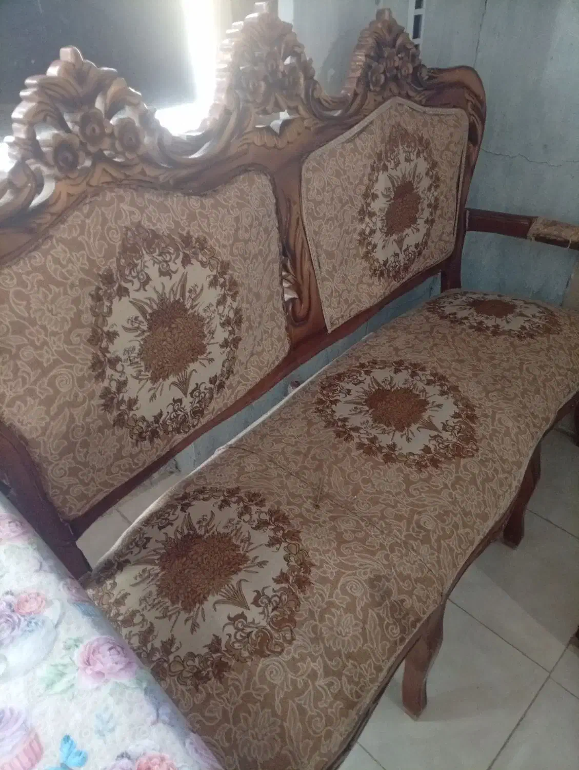 یک دست مبل برای کافه آرایشگاه و|مبلمان اداری|بم, |دیوار