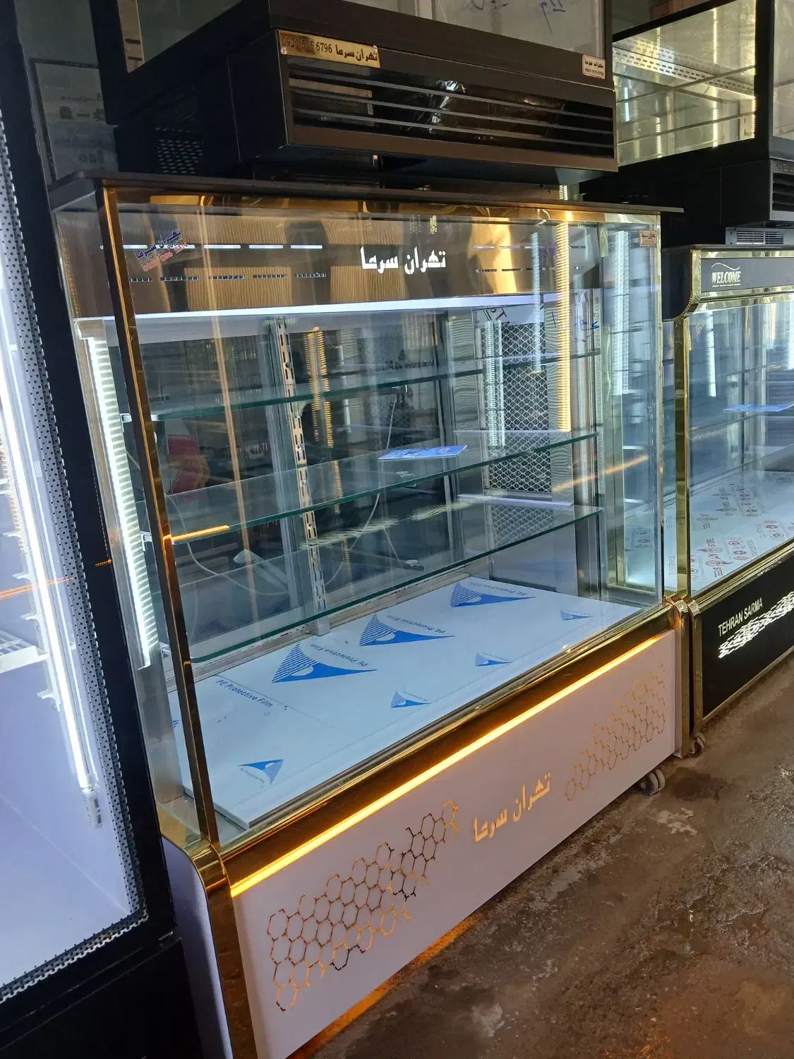 یخچال ویترینی سفید طلایی|فروشگاه و مغازه|مشهد, فدک|دیوار