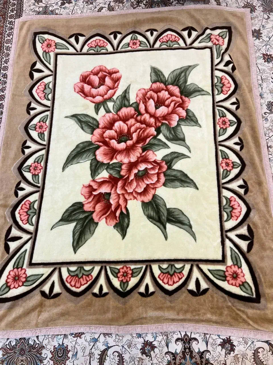 دوتا پتو در حد نو مرتب|رختخواب، بالش، پتو|همدان, |دیوار