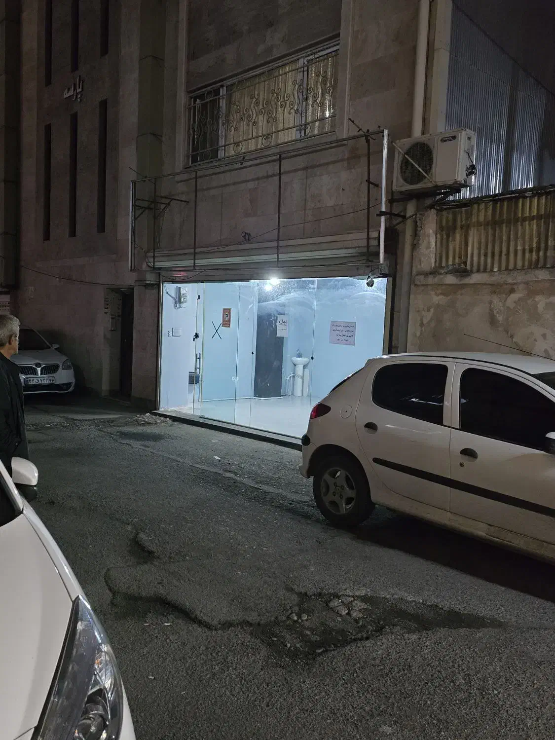 اجاره مغازه در معلم|اجارهٔ مغازه و غرفه|رشت, معلم|دیوار