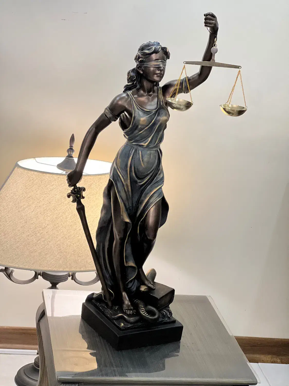 مجسمهء عدالت|صنایع دستی و سایر لوازم تزئینی|تهران, مختاری|دیوار