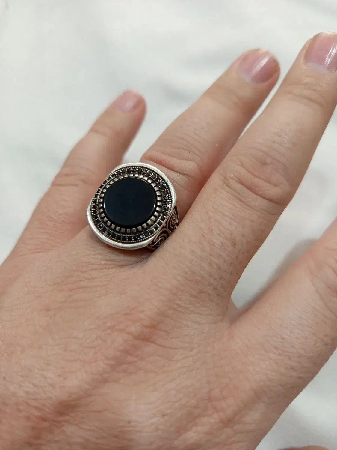 انگشتر نقره عقیق ۸ تا ۱۰ گرم..|جواهرات|شهریار, شهرک بهاران (ویره)|دیوار