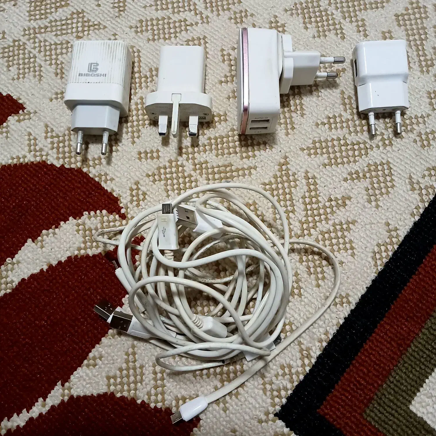 چهار عدد شارژر|لوازم جانبی موبایل و تبلت|بوکان, |دیوار