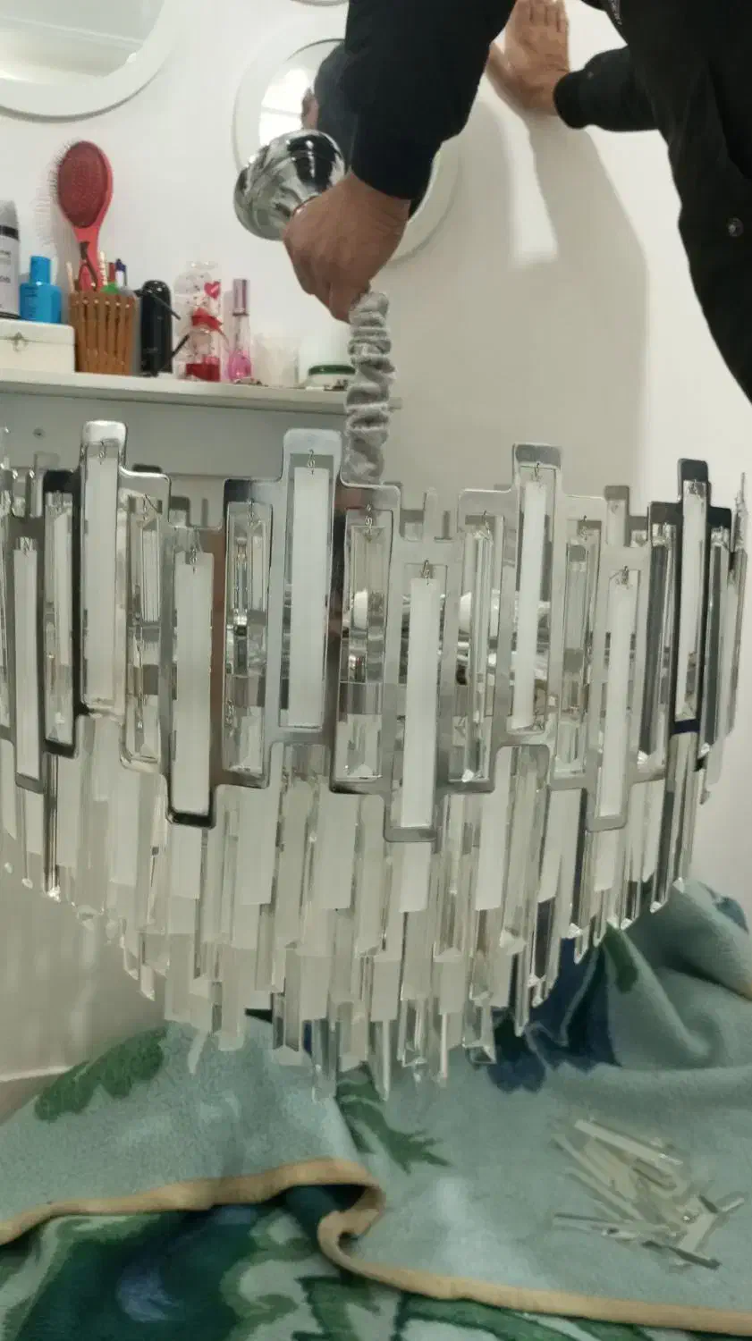 لوستر در حد نو فقط چند ماه استفاده شده|لوستر و چراغ آویز|سیاهکل, |دیوار