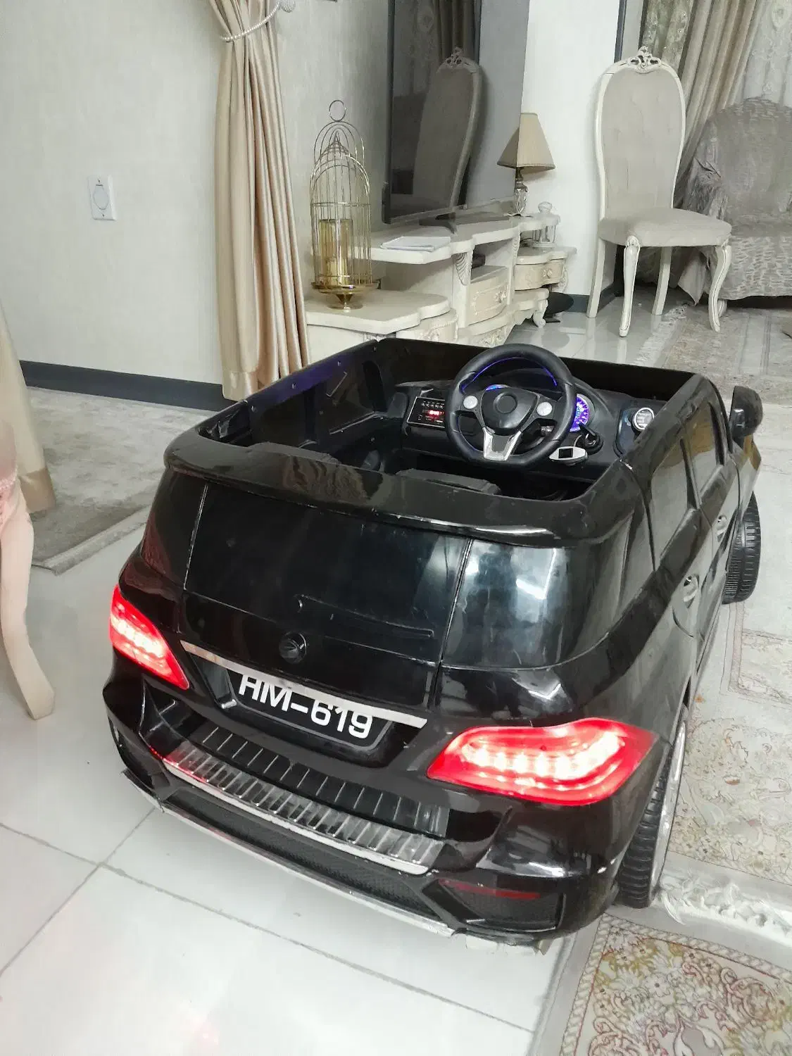 ماشین شارژی شیک و سالم|اسباب‌بازی بچه|تهران, جوادیه تهرانپارس|دیوار