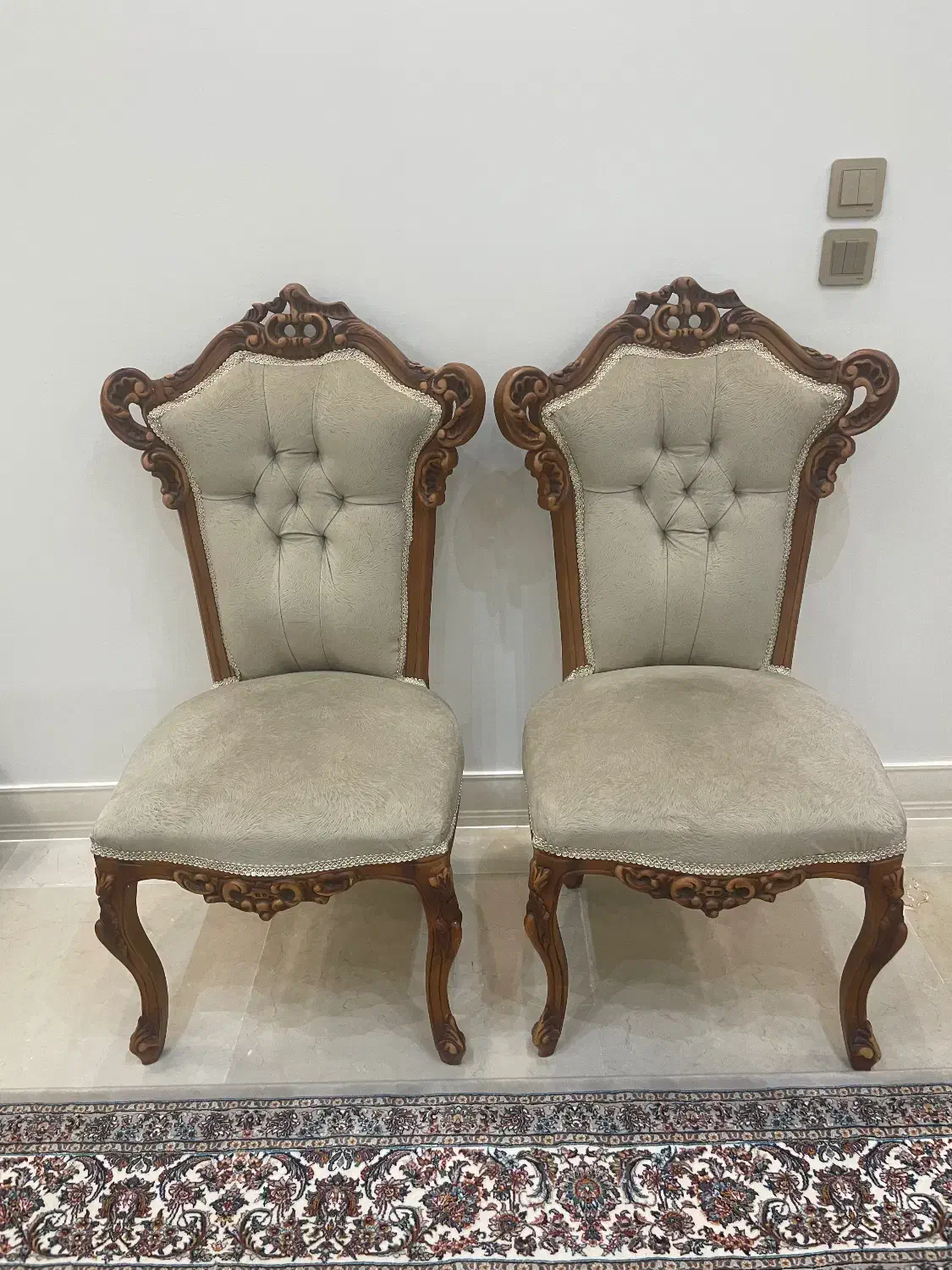 صندلی میزبان|مبلمان خانگی و میز عسلی|قمصر, |دیوار