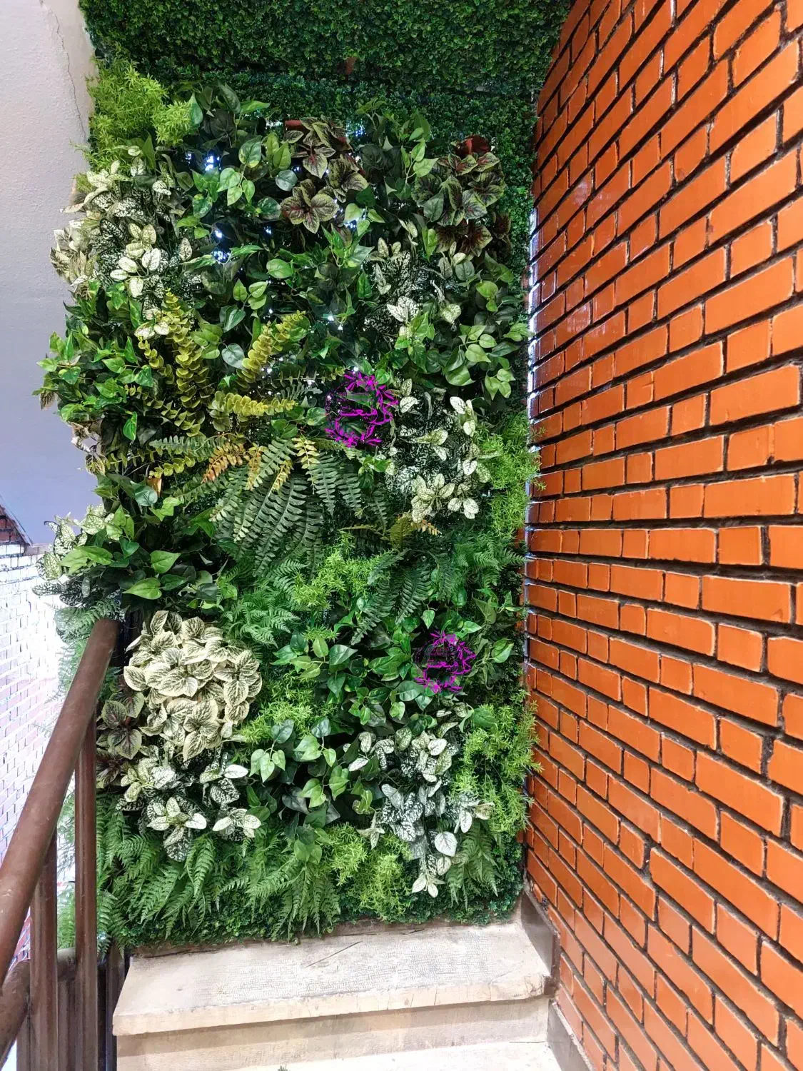 نصب   دیوار  سبز  مصنوعی ،‌ مدل  بوته های.  ترکیبی|گل مصنوعی|تهران, بازار|دیوار