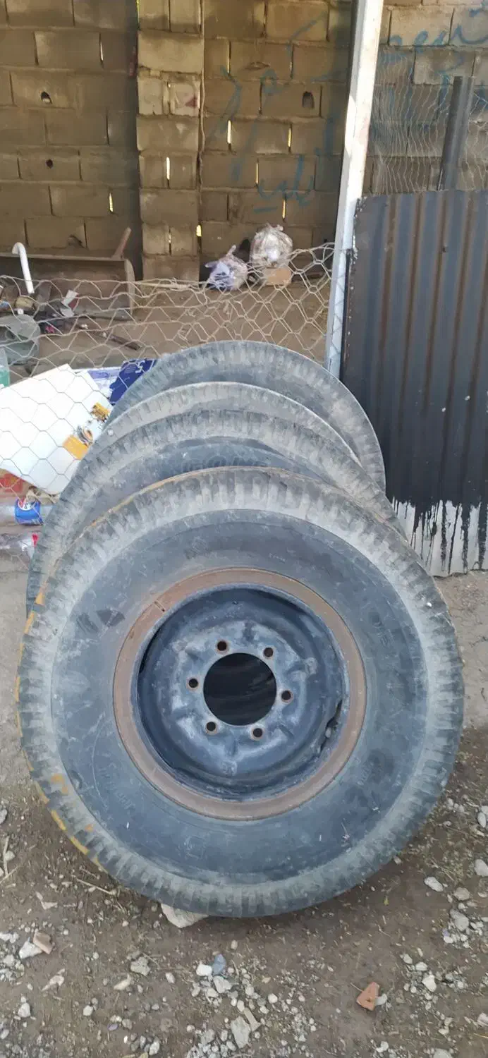 لاستیک نیسان جلو و عقب کامل|قطعات یدکی و لوازم جانبی|سنگدوین, |دیوار