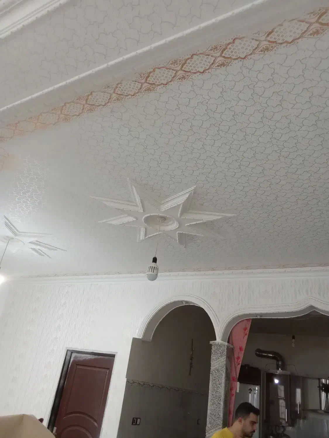 طرح کاغذ دیواری و سفید کاری|خدمات پیشه و مهارت|چالدران, |دیوار