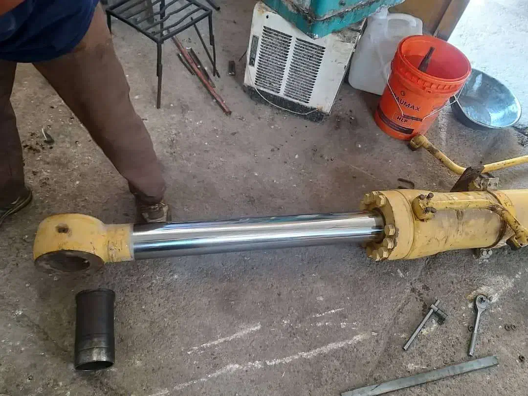 فروش جک هیدرولیکی قسمت عقب تیغه بولدوزر|ماشینآلات صنعتی|مرودشت, تامین اجتماعی|دیوار