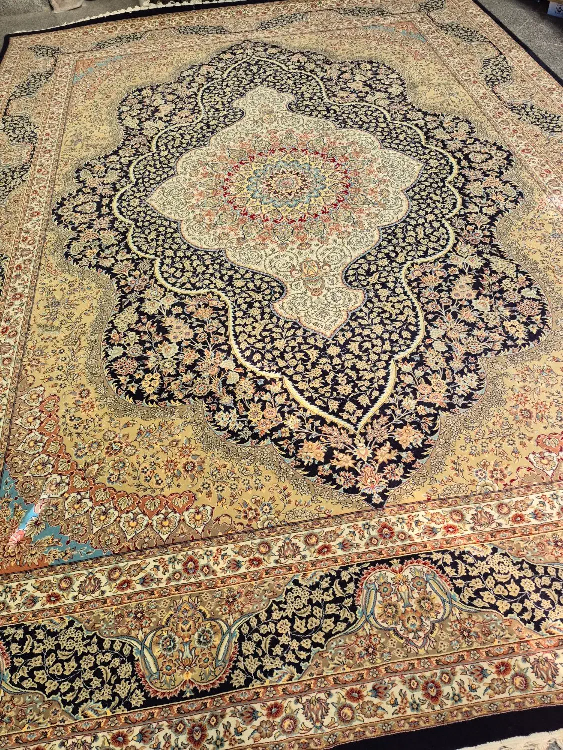 سه تخته ۱۲ متری    فرش مشهد   در حد نو|فرش|مشهد, شاهد (شهرک غرب)|دیوار