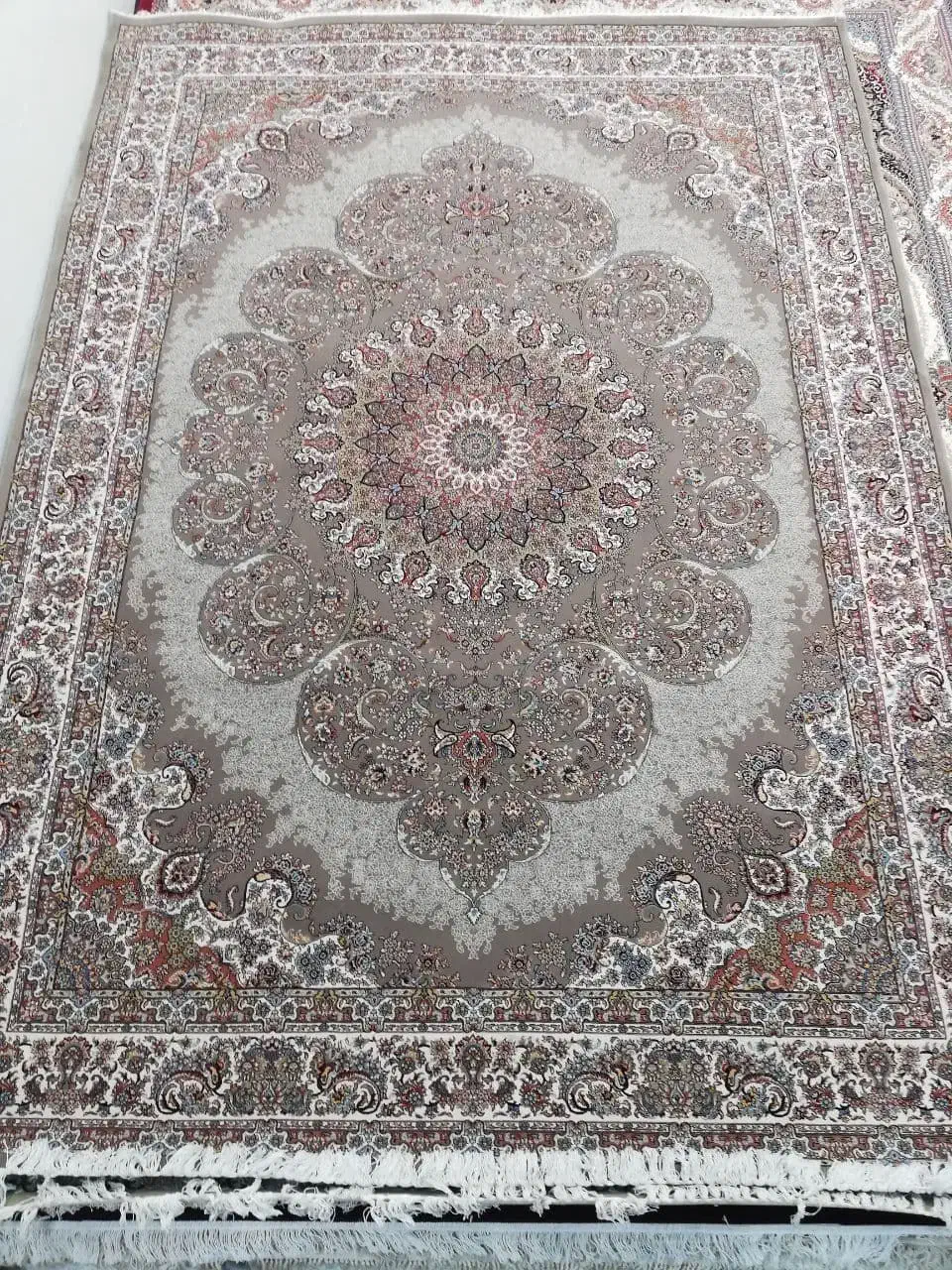 فرش نه متری ۷۰۰ شانه گردویی|فرش|رشت, باهنر|دیوار