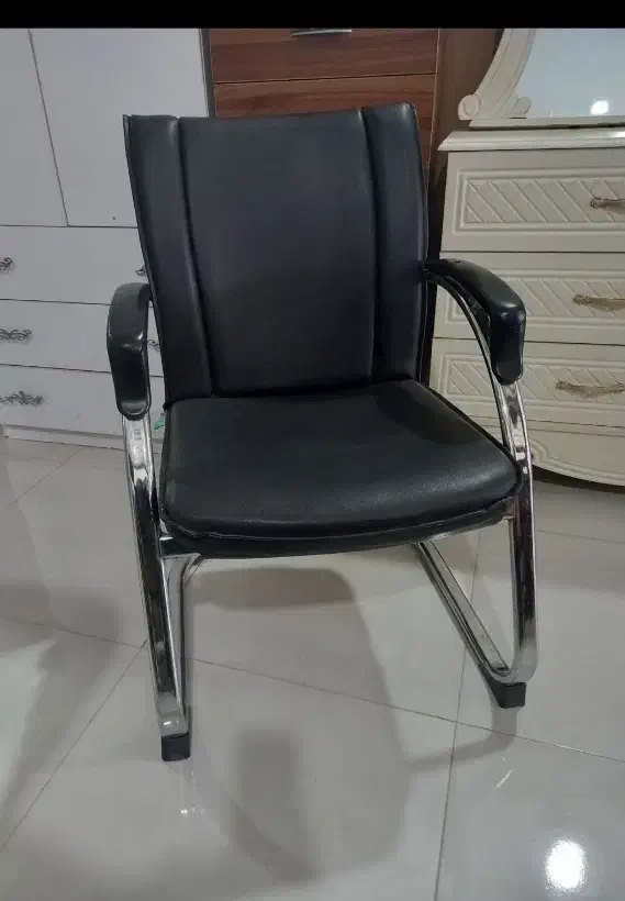 ۴ عدد صندلی کنفرانسی|مبلمان اداری|بردسیر, |دیوار