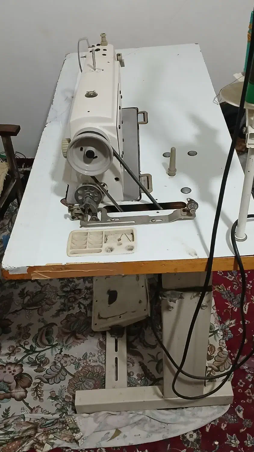 چرخ خیاطی|چرخ خیاطی و ریسندگی|میانه, |دیوار