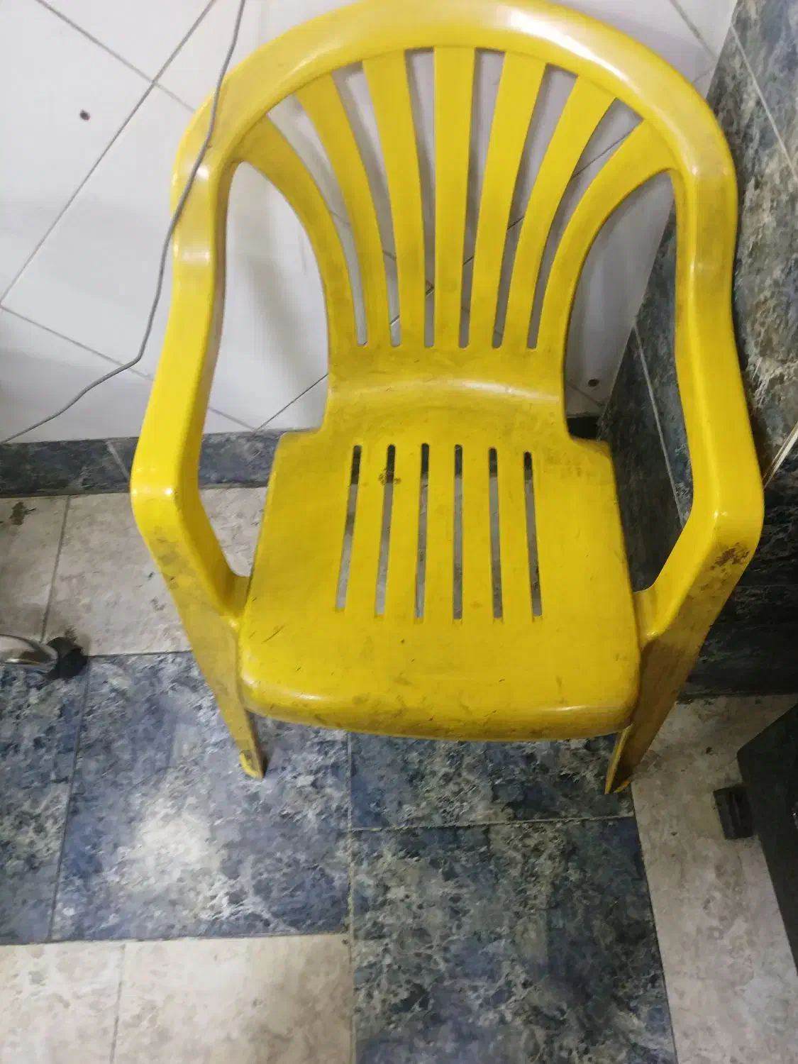 صندلی|میز و صندلی غذاخوری|اندیشه, اندیشه فاز ۱|دیوار