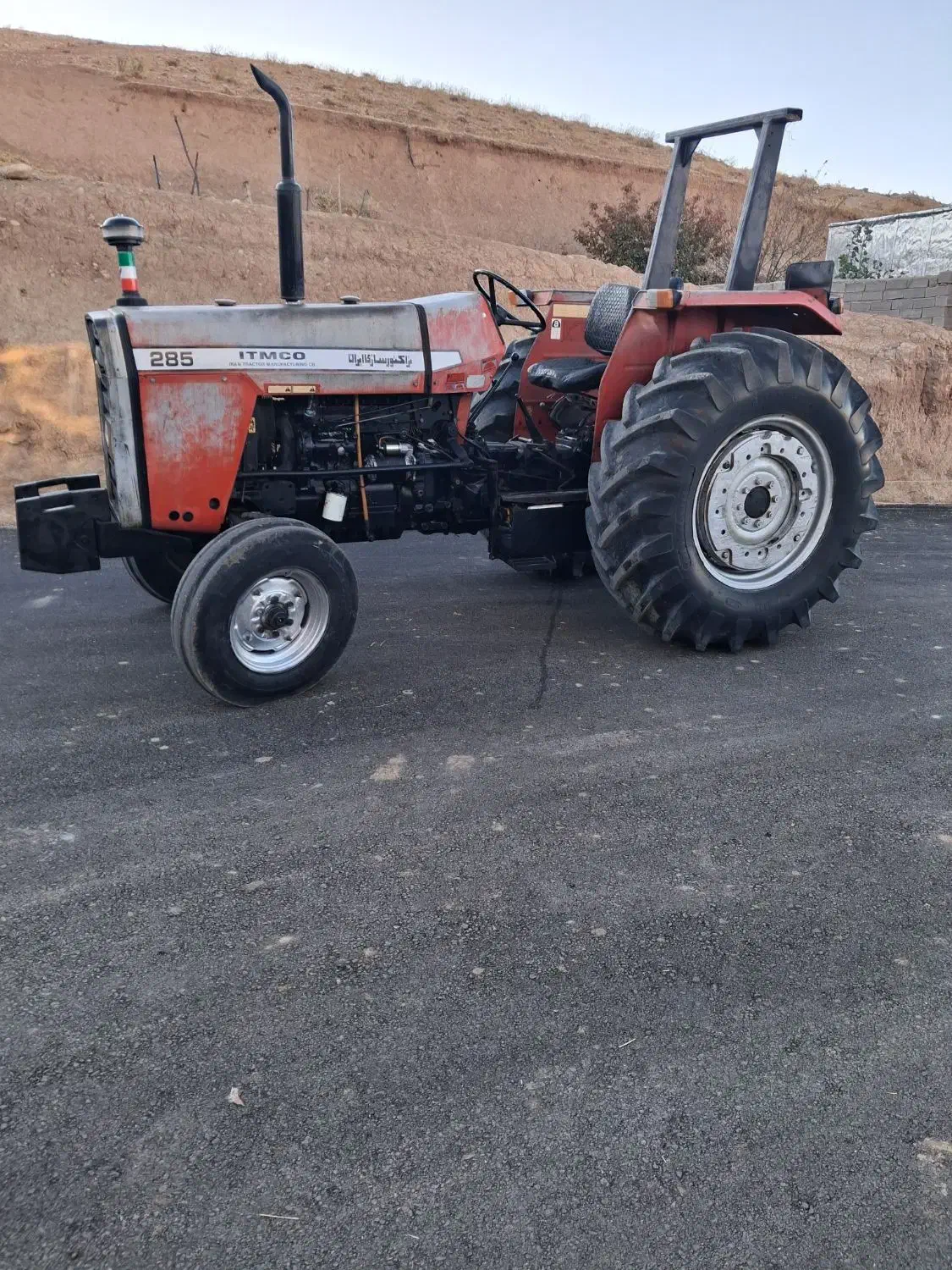 تراکتور۲۸۵مدل۸۰درحدصفرعتیقه|خودرو سنگین|فیروزآباد (لرستان), |دیوار