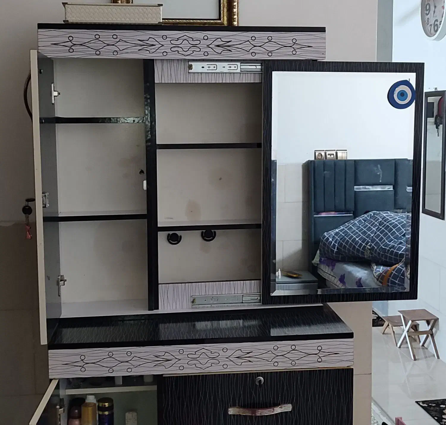 وسایل|تخت و صندلی بچه|مهریز, |دیوار