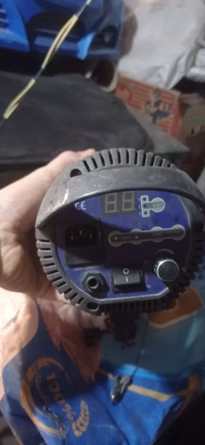 فلش دوربین|دوربین عکاسی و فیلم‌برداری|رباط‌کریم, رباط‌کریم|دیوار