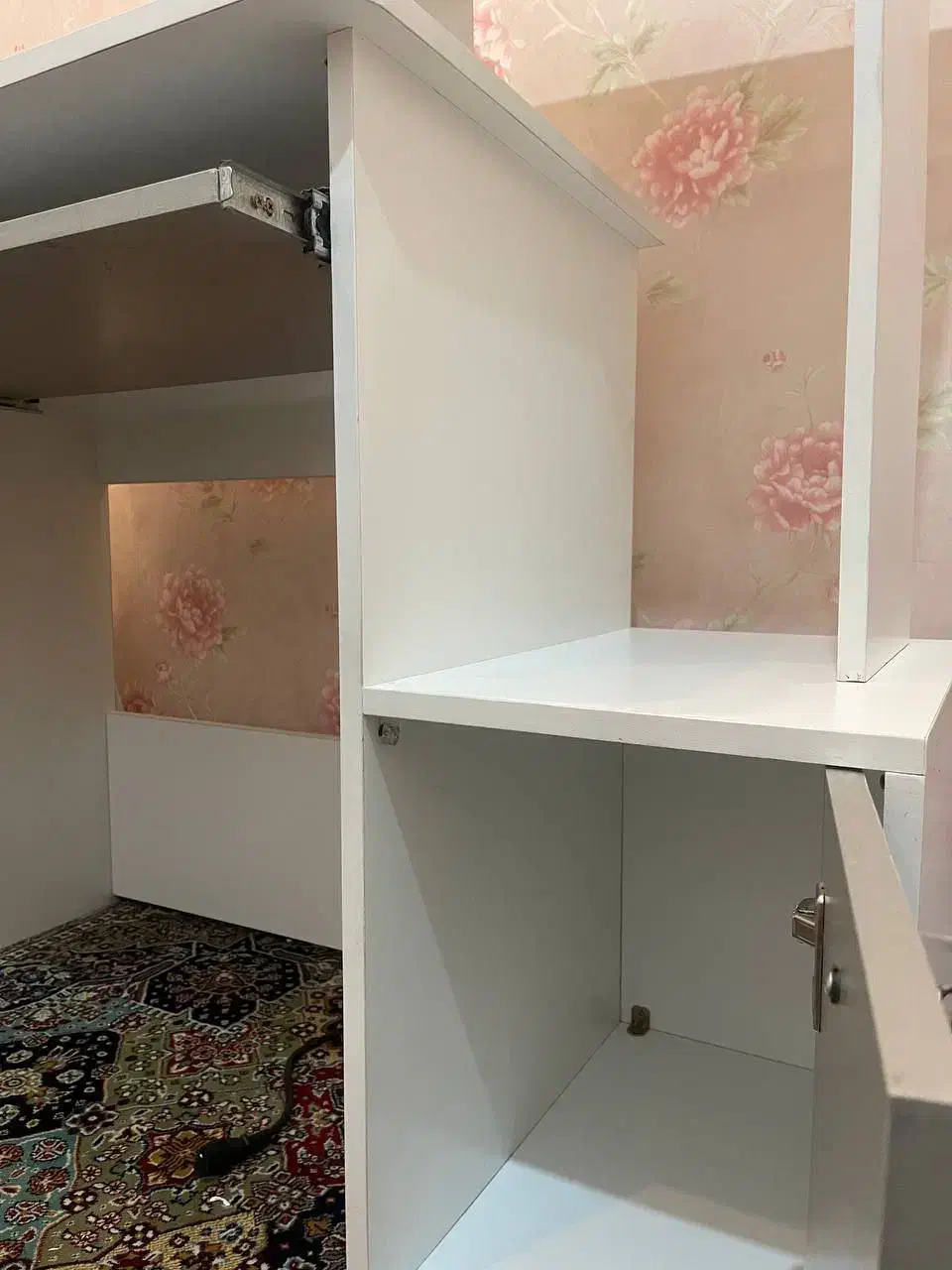 میز کامپیوتر تقریبا نو و تمیز سفید|میز تحریر و کامپیوتر|مشهد, امیریه|دیوار