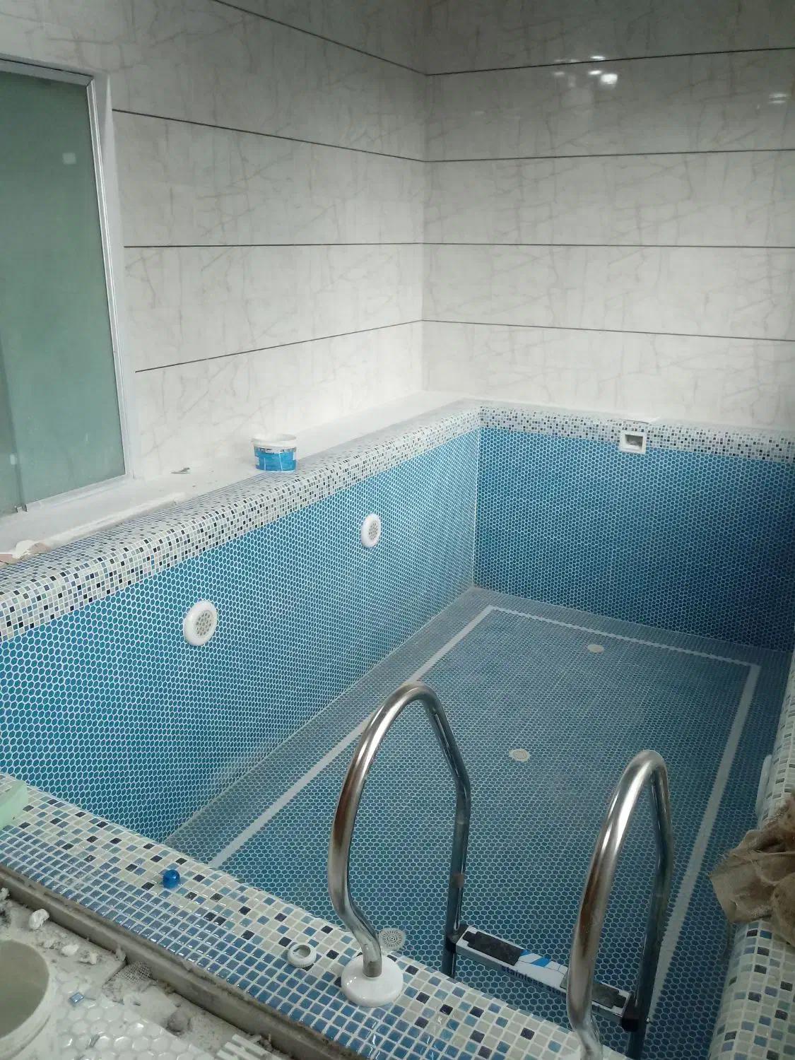 کاشی کاری استخر - جکوزی - آببندی - سیمان کاری|خدمات پیشه و مهارت|نوشهر, |دیوار